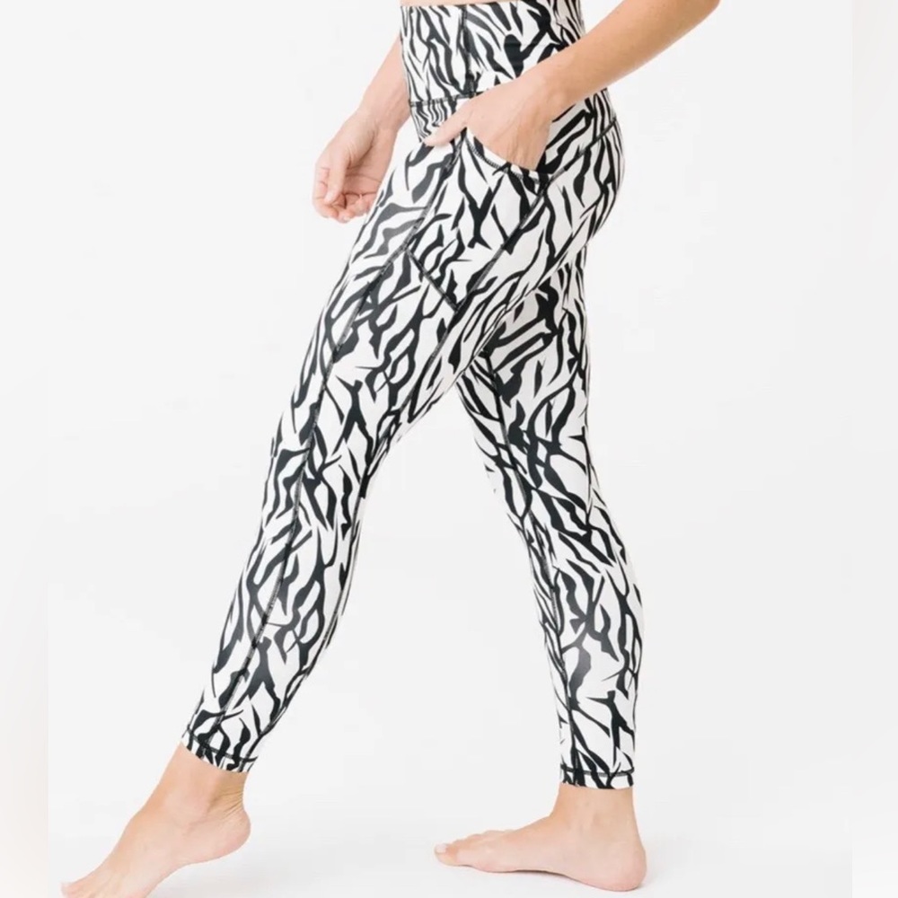 ZYIA Safari Pocket Brilliant 7/8 Leggings Zebra Print.